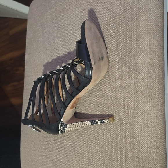 Coach - Picture 2 of 6